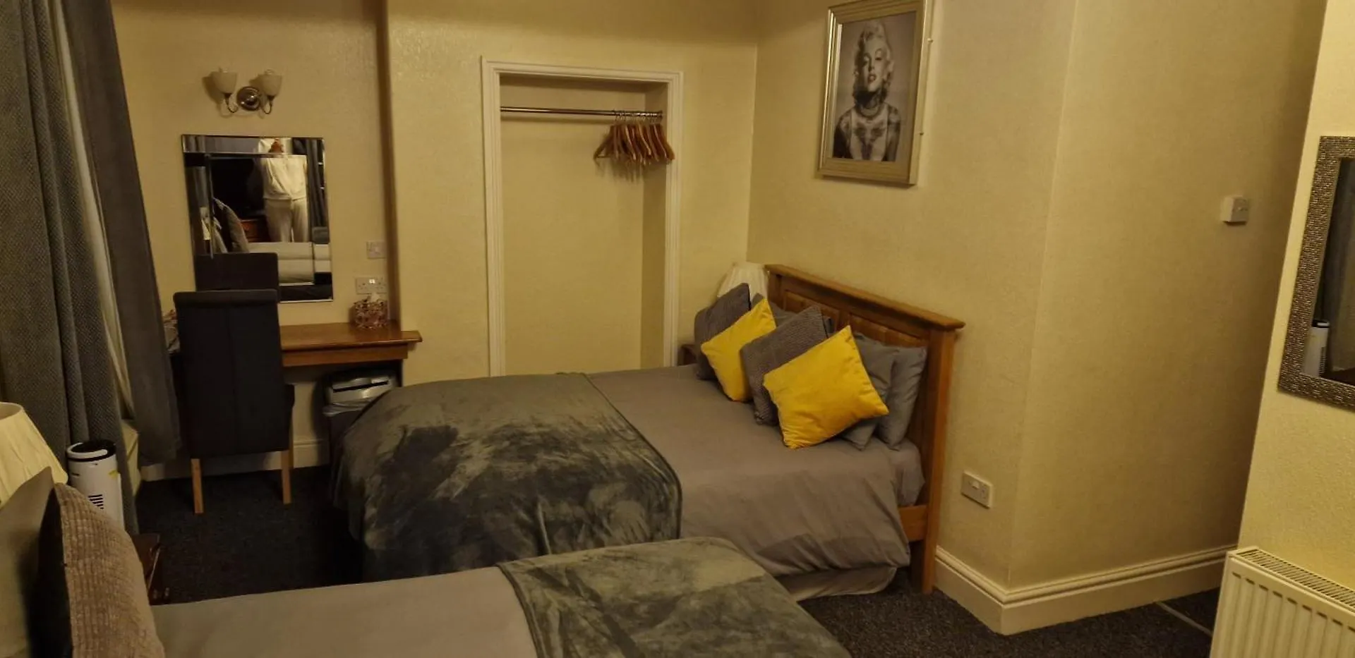 Hawthorn House Hotel Blackpool 3*,